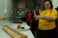 Evaniza (UNMP) descubre los productos cosméticos y jabones elaborados con miel de abeja melipona.